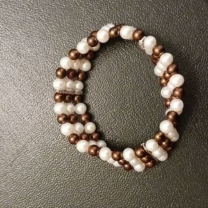 Woman stretchy pearl bracelet